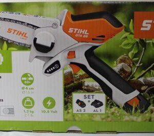STIHL GTA 26 PRUNER CHAINSAW W/CARRYING CASE, BATTERY AND CHARGER.